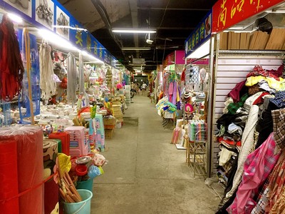 青島人的一天，從早市開始 城市記憶里的皮革煙火