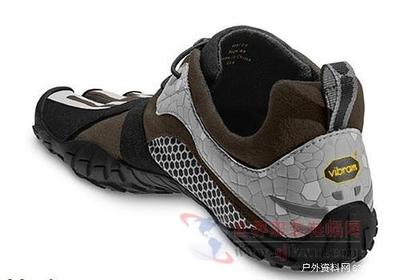 高考后解放雙腳，皮革五指鞋伴你暢游山水間